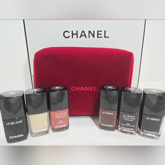 CHANEL Other - Chanel 7 Pieces Nail Polish Sets: 5×Le Vernis Nail Polish+Le Gel Top Coat+ Pouch